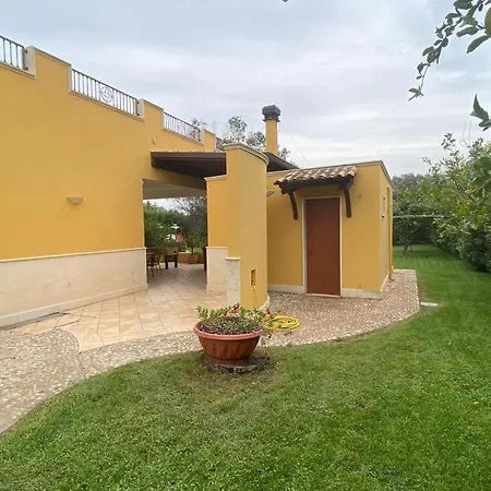 Dei Desideri, Immersa Nel Con Ampio Parco Villa